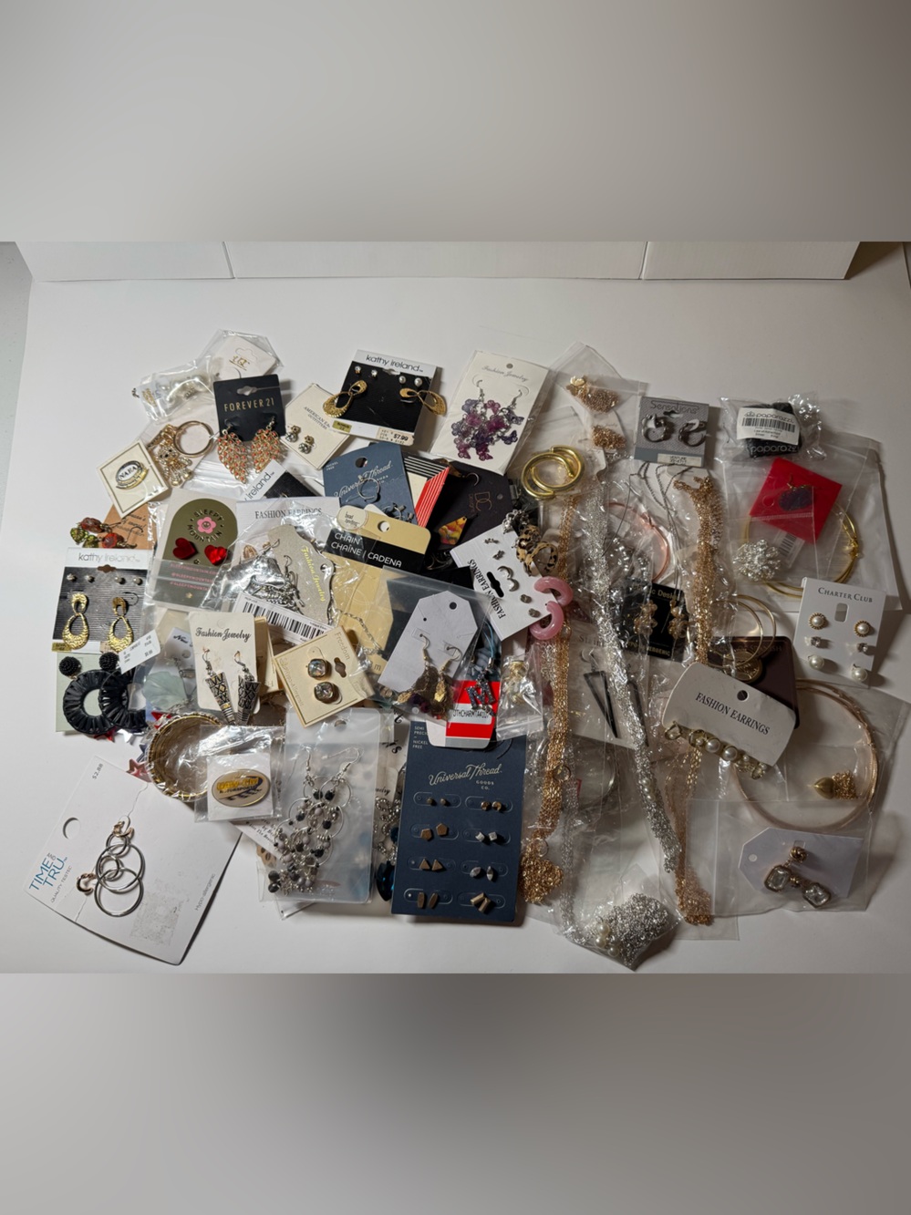 2 lbs Mixed Gold and Silver Women’s Jewelry Lot 85 Pieces